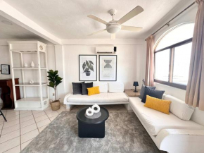 Modern Condo suite - Near the beach